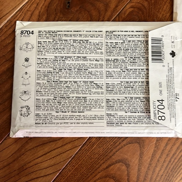 2 simplicity 1 McCall’s sewing patterns - Picture 6 of 11